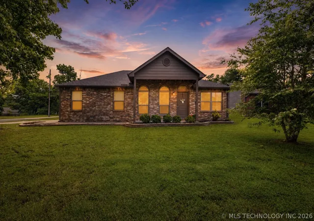 1st image of 323 N Fairland Ave, Coweta, OK 74429 | MLS# 2622619