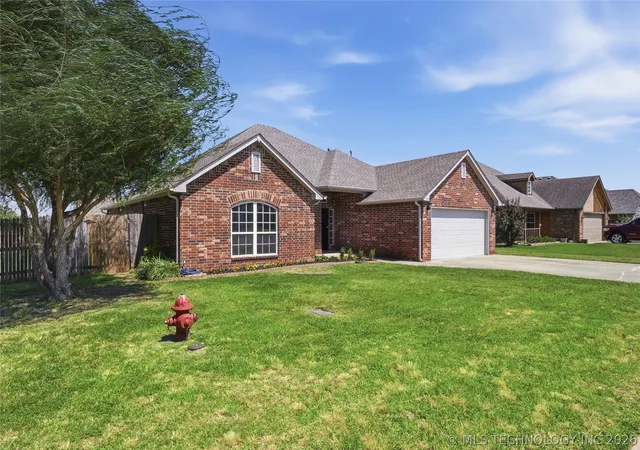 Homes for sale in Collinsville, OK | 11739 N 115Th Ave E, Collinsville, OK 74021 | MLS# 2622572