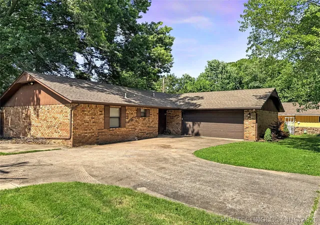 Homes for sale in Tahlequah, OK | 209 E Seneca St, Tahlequah, OK 74464 | MLS# 2622456