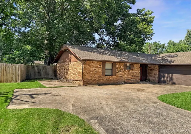 Homes for sale in Tahlequah, OK | 209 E Seneca St, Tahlequah, OK 74464 | MLS# 2622456