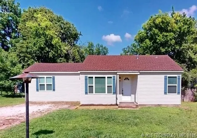 1st image of 1004 S Highland, Ada, OK 74820 | MLS# 2622555