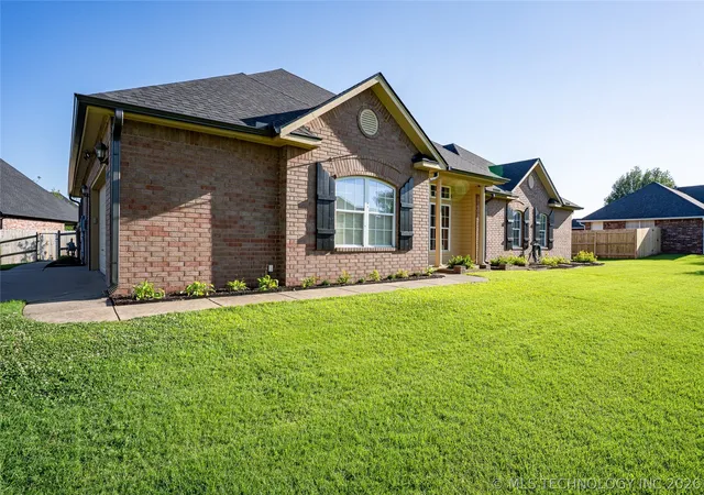 Homes for sale in Collinsville, OK | 10688 E 142nd Ct N, Collinsville, OK 74021 | MLS# 2618117