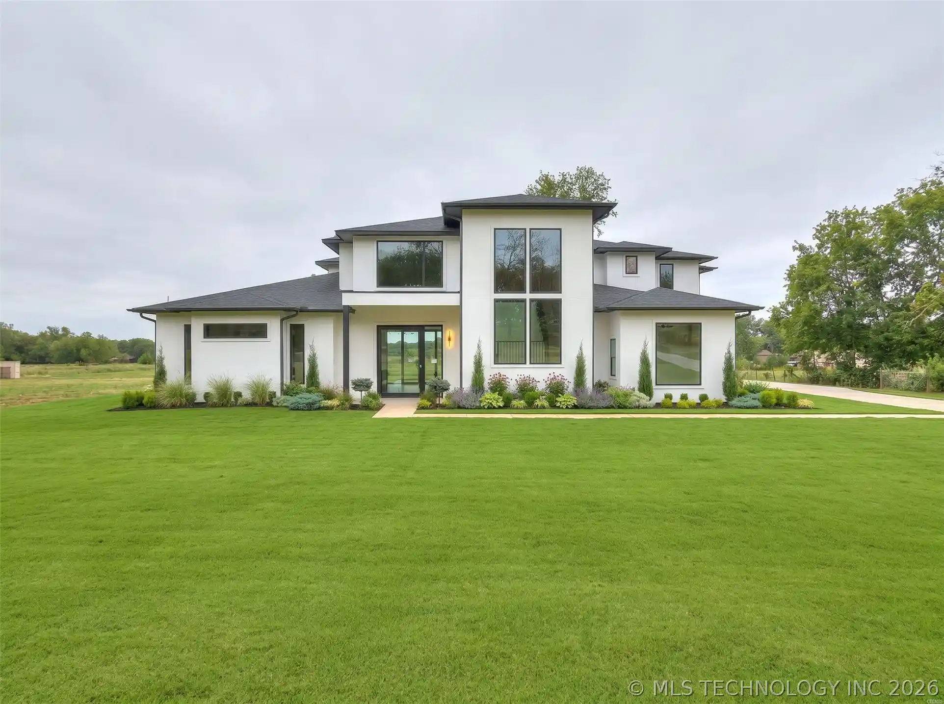 Photo 1 of Mansion for sale at 3022 W 81st Street, Tulsa, OK 74132 | MLS# 2622596 | Listing updated on 2026-10-26