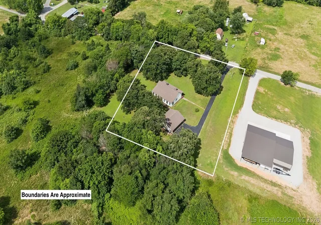Homes for sale in Grove, OK | 25100 S 610, Grove, OK 74344 | MLS# 2622658