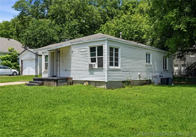 Photo 3 of Single family home for sale at 2100 Garland St, Muskogee, OK 74401 | MLS# 2622448 | Listing updated on 2026-08-20