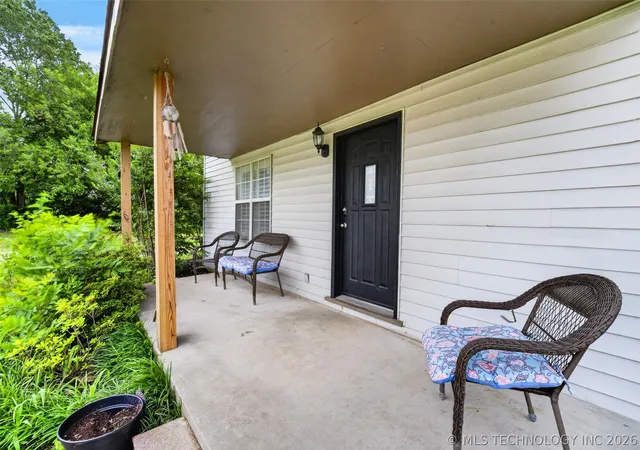 2nd image of 1417 E Oak St, Cushing, OK 74023 | MLS# 2622637