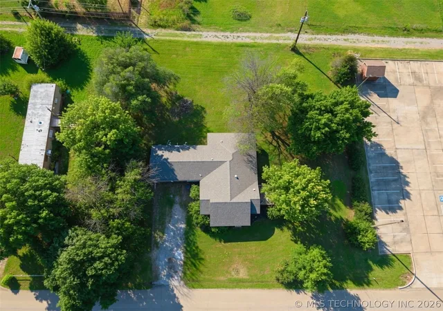 34th image of 1417 E Oak St, Cushing, OK 74023 | MLS# 2622637
