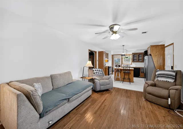 5th image of 1417 E Oak St, Cushing, OK 74023 | MLS# 2622637