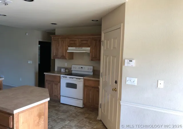Photo 3 of Single family home for sale at 506 S 49th Court, Broken Arrow, OK 74014 | MLS# 2622728 | Listing updated on 2026-08-26