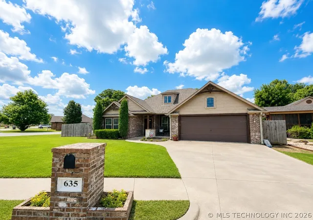 Homes for sale in Tahlequah, OK | 635 Meadows Cir, Tahlequah, OK 74464 | MLS# 2622731