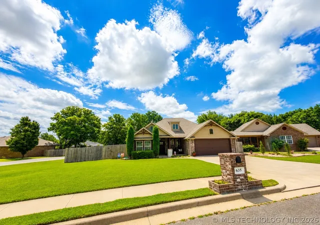 Homes for sale in Tahlequah, OK | 635 Meadows Cir, Tahlequah, OK 74464 | MLS# 2622731