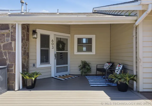 Homes for sale in Pryor, OK | 603 Villa Vista Dr, Pryor, OK 74361 | MLS# 2620249
