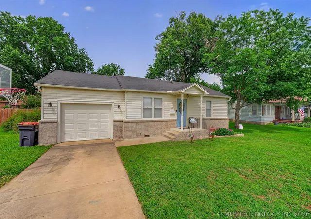 Homes for sale in Chelsea, OK | 425 W 10th St, Chelsea, OK 74016 | MLS# 2622769