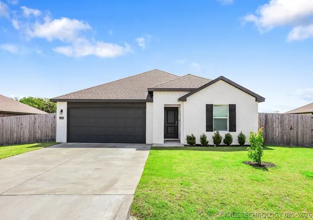 Homes for sale in Chouteau, OK | 1124 N Arapahoe, Chouteau, OK 74337 | MLS# 2622547