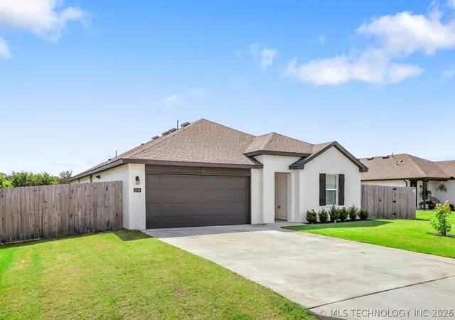 Homes for sale in Chouteau, OK | 1124 N Arapahoe, Chouteau, OK 74337 | MLS# 2622547