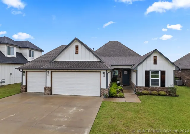 Homes for sale in Catoosa, OK | 19049 E Ridge Line Rd, Catoosa, OK 74015 | MLS# 2622706
