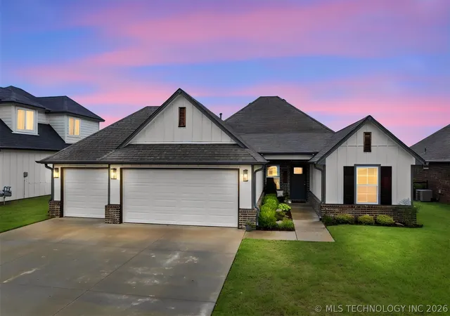 Homes for sale in Catoosa, OK | 19049 E Ridge Line Rd, Catoosa, OK 74015 | MLS# 2622706
