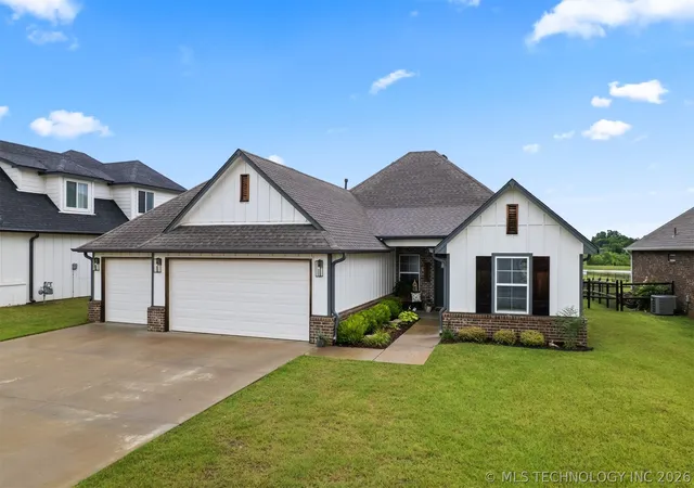 Homes for sale in Catoosa, OK | 19049 E Ridge Line Rd, Catoosa, OK 74015 | MLS# 2622706