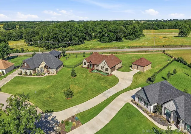 Homes for sale in Calera, OK | 15 N Wilderness Rd, Calera, OK 74730 | MLS# 2622780
