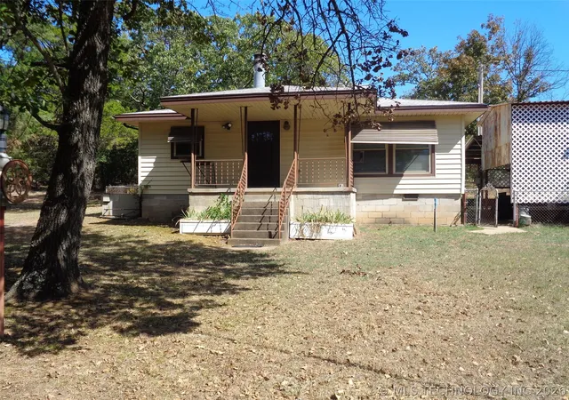Homes for sale in Stigler, OK | 211 Oak Ave, Stigler, OK 74462 | MLS# 2622809