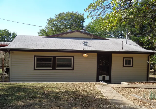 Homes for sale in Stigler, OK | 211 Oak Ave, Stigler, OK 74462 | MLS# 2622809