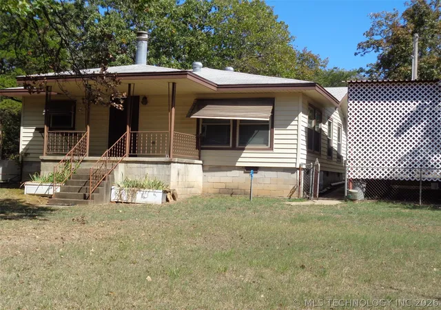 Homes for sale in Stigler, OK | 211 Oak Ave, Stigler, OK 74462 | MLS# 2622809