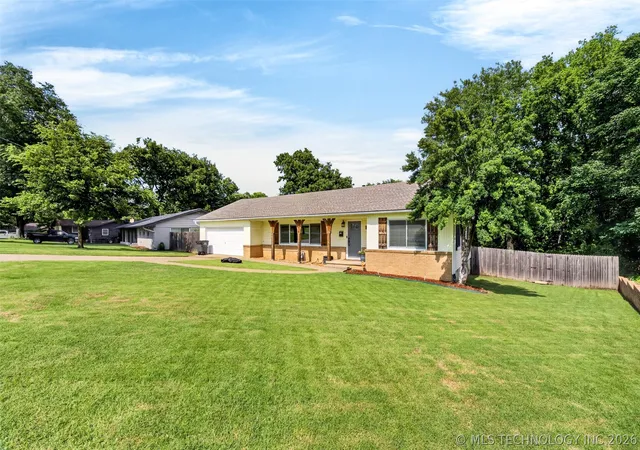 2nd image of 1604 Smysor Dr, Bartlesville, OK 74006 | MLS# 2622828