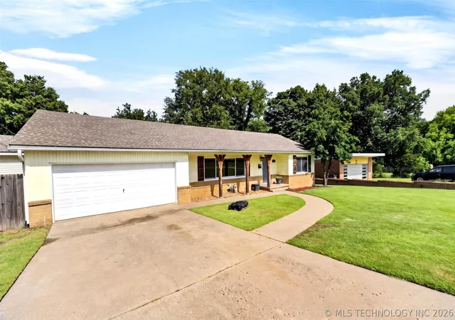 Photo 3 of Sale Pending at 1604 Smysor Dr, Bartlesville, OK 74006 | MLS# 2622828 | Listing updated on 2026-08-20