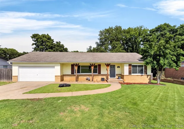 Photo 3 of Sale Pending at 1604 Smysor Dr, Bartlesville, OK 74006 | MLS# 2622828 | Listing updated on 2026-08-20
