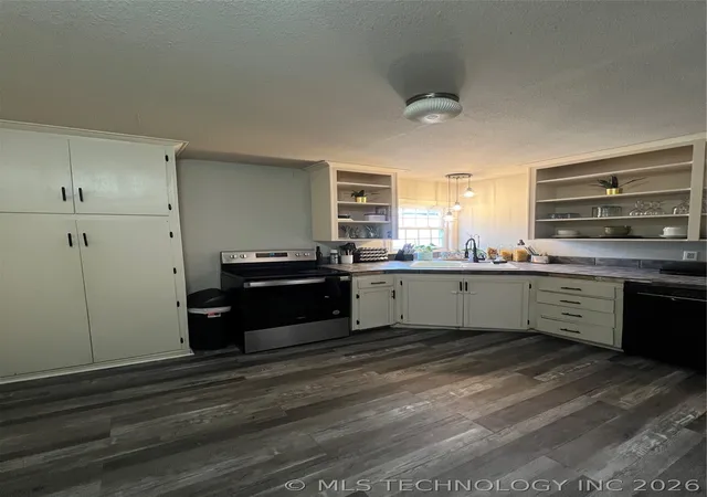 Photo 4 of Single family home for sale at 3024 Columbus Ave, Muskogee, OK 74401 | MLS# 2622567 | Listing updated on 2026-06-24