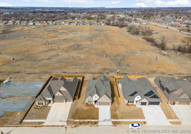 Homes for sale in Glenpool, OK | 849 E 148th Pl S, Glenpool, OK 74033 | MLS# 2622847