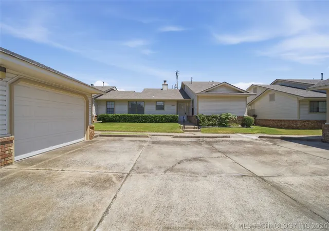Photo 1 of Single family home for sale at 1467 W Evergreen Ln, Claremore, OK 74017 | MLS# 2622863 | Listing updated on 2026-08-20