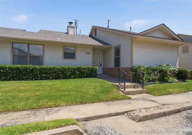 Photo 2 of Single family home for sale at 1467 W Evergreen Ln, Claremore, OK 74017 | MLS# 2622863 | Listing updated on 2026-08-20