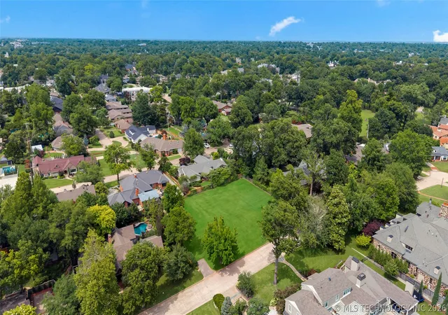 Photo 3 of Sale Pending at 2433 E 33rd Street, Tulsa, OK 74105 | MLS# 2622783 | Listing updated on 2026-07-31