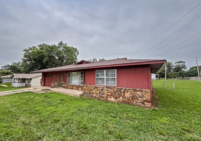 Photo 2 of Sale Pending at 1102 W 1st Street, Tahlequah, OK 74464 | MLS# 2622896 | Listing updated on 2026-08-24