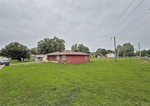Photo 3 of Sale Pending at 1102 W 1st Street, Tahlequah, OK 74464 | MLS# 2622896 | Listing updated on 2026-08-24
