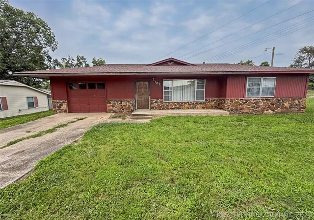 Photo 3 of Sale Pending at 1102 W 1st Street, Tahlequah, OK 74464 | MLS# 2622896 | Listing updated on 2026-08-24