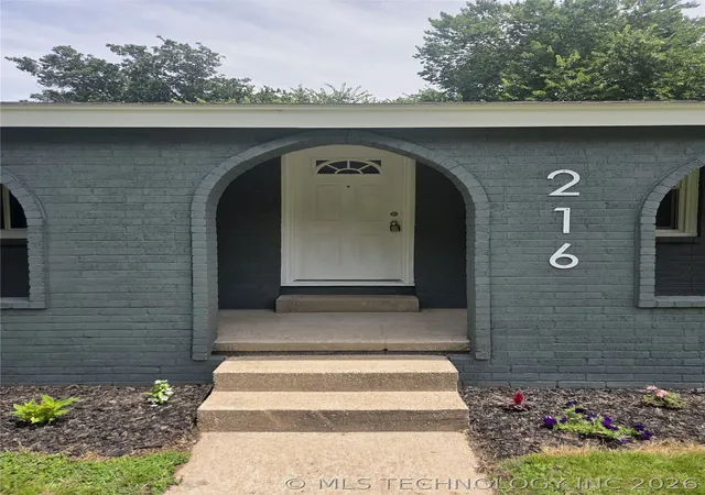 Homes for sale in Oologah, OK | 216 N Pine St, Oologah, OK 74053 | MLS# 2622790