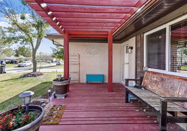 Photo 2 of Single family home for sale at 420 S Hickory Pl, Broken Arrow, OK 74012 | MLS# 2622960 | Listing updated on 2026-08-28