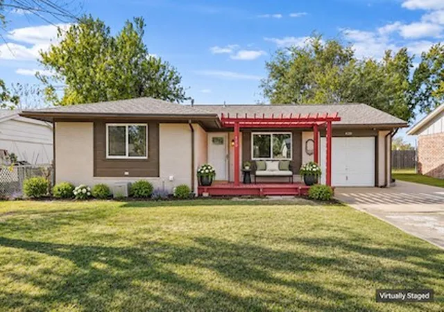 Photo 2 of Single family home for sale at 420 S Hickory Pl, Broken Arrow, OK 74012 | MLS# 2622960 | Listing updated on 2026-10-05
