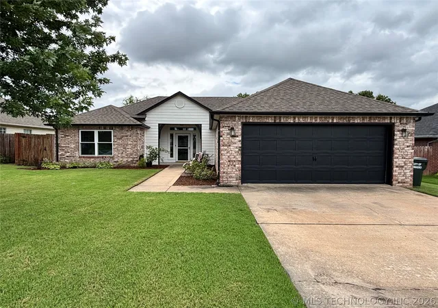 Homes for sale in Collinsville, OK | 11006 E 118th St N, Collinsville, OK 74021 | MLS# 2621905