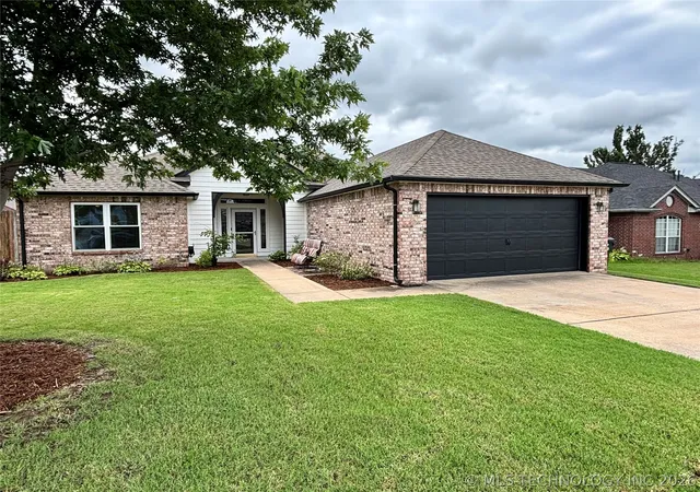 Homes for sale in Collinsville, OK | 11006 E 118th St N, Collinsville, OK 74021 | MLS# 2621905