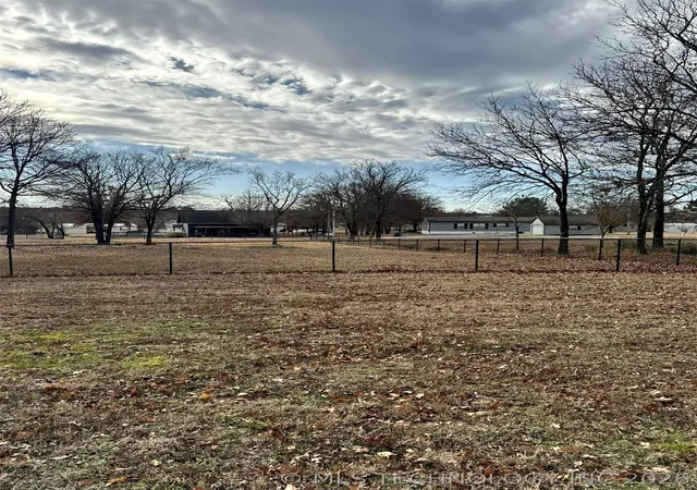 Homes for sale in Porum, OK | 11 E 1147 Rd, Porum, OK 74455 | MLS# 2623007