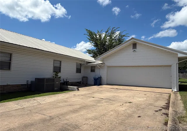 Photo 4 of Single family home for sale at 501 E Ada, Wilburton, OK 74578 | MLS# 2623013 | Listing updated on 2026-08-20