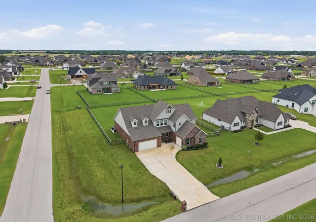 Homes for sale in Glenpool, OK | 117 W 168Th St S, Glenpool, OK 74033 | MLS# 2622573