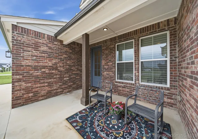 Homes for sale in Glenpool, OK | 117 W 168Th St S, Glenpool, OK 74033 | MLS# 2622573