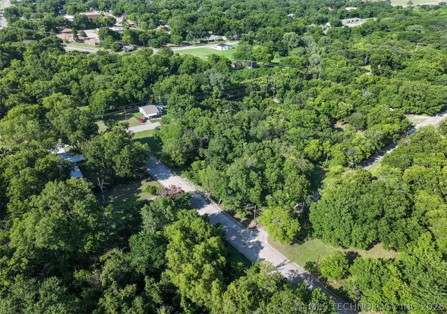 3rd image of 12 Colbert St Se, Ardmore, OK 73401 | MLS# 2623079