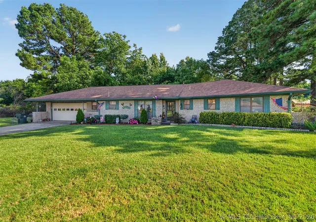 3rd image of 910 Cardinal Ln, Okmulgee, OK 74447 | MLS# 2623152