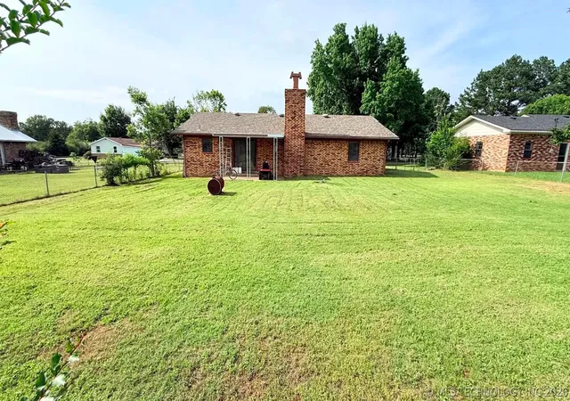 Homes for sale in Henryetta, OK | 305 E Barclay St, Henryetta, OK 74437 | MLS# 2622532