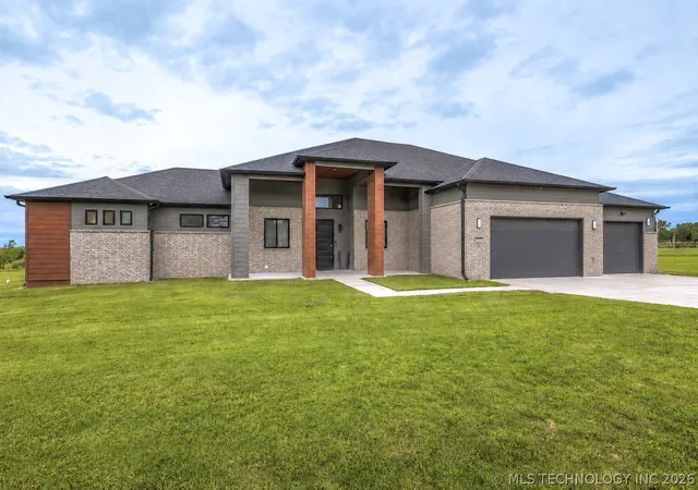 Homes for sale in Collinsville, OK | 19912 E 126th St N, Collinsville, OK 74021 | MLS# 2623168